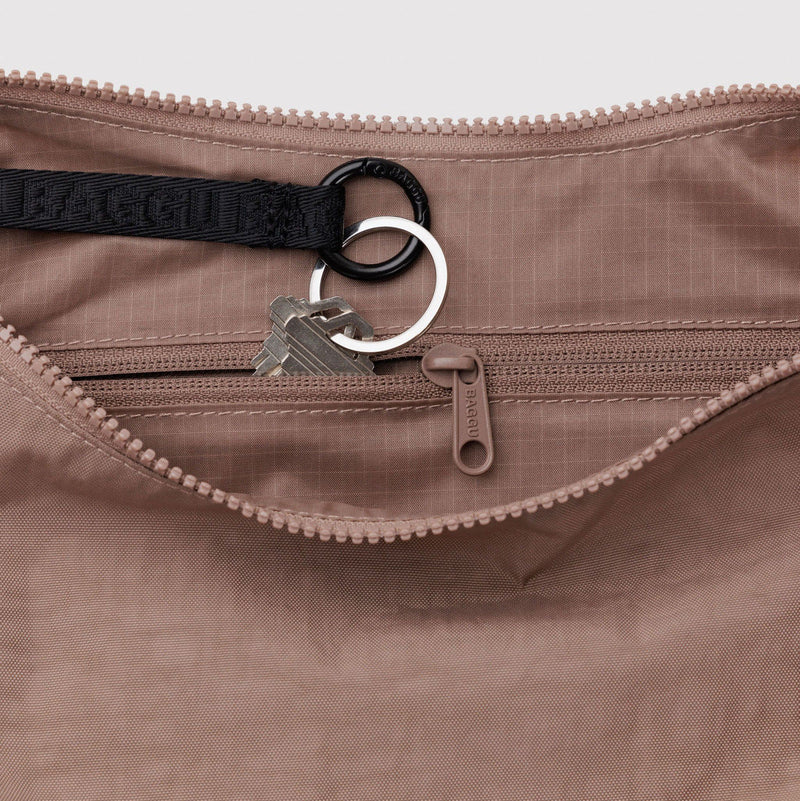 Baggu Medium Crescent Bag – Recycled Nylon Crossbody Shoulder Bag – Simply  Zero